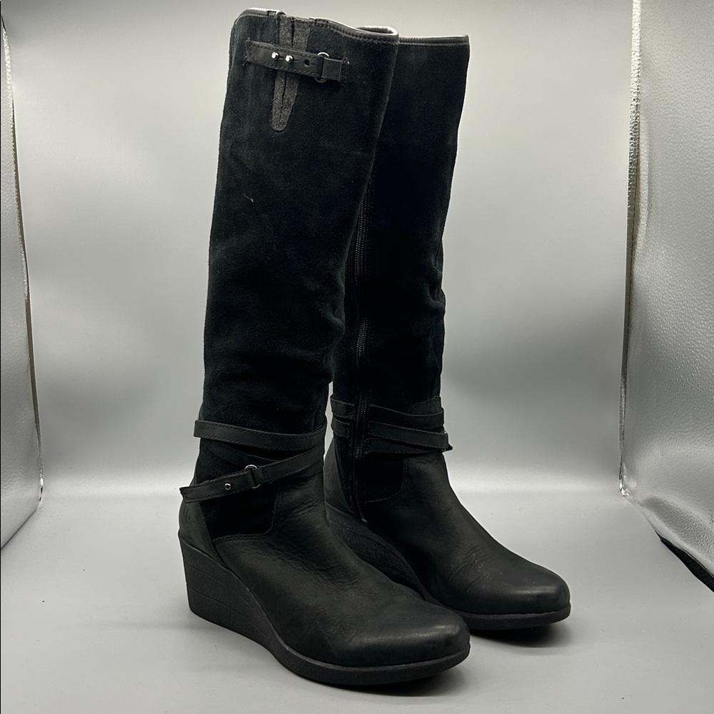 Ugg Lesley Boot wedge heel